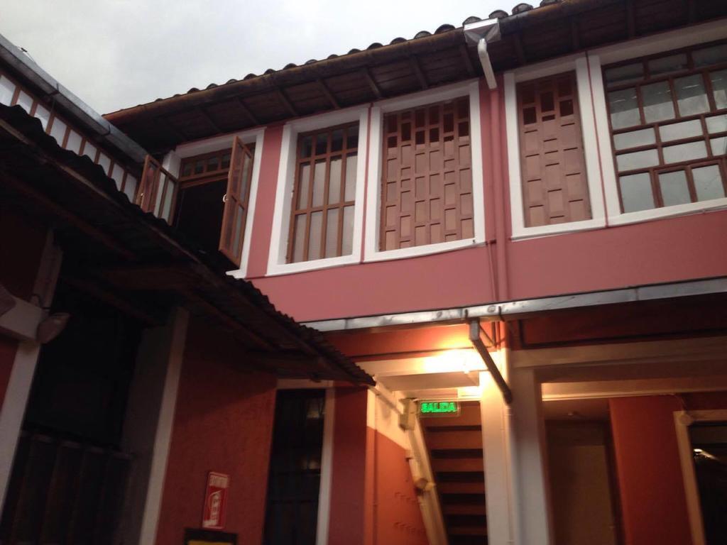 Apartamentos Colonial Home Quito Exterior foto
